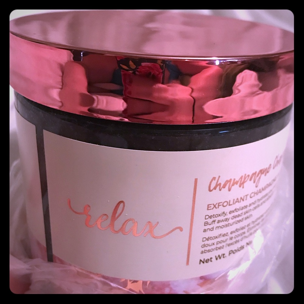 Manna Kadar Champagne Charcoal Body Scrub